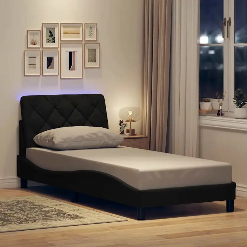 Bedframe met LED-verlichting en ademend vermogen in zwart materiaal - Zwart / 80 x 200 cm - Bedden & bedframes
