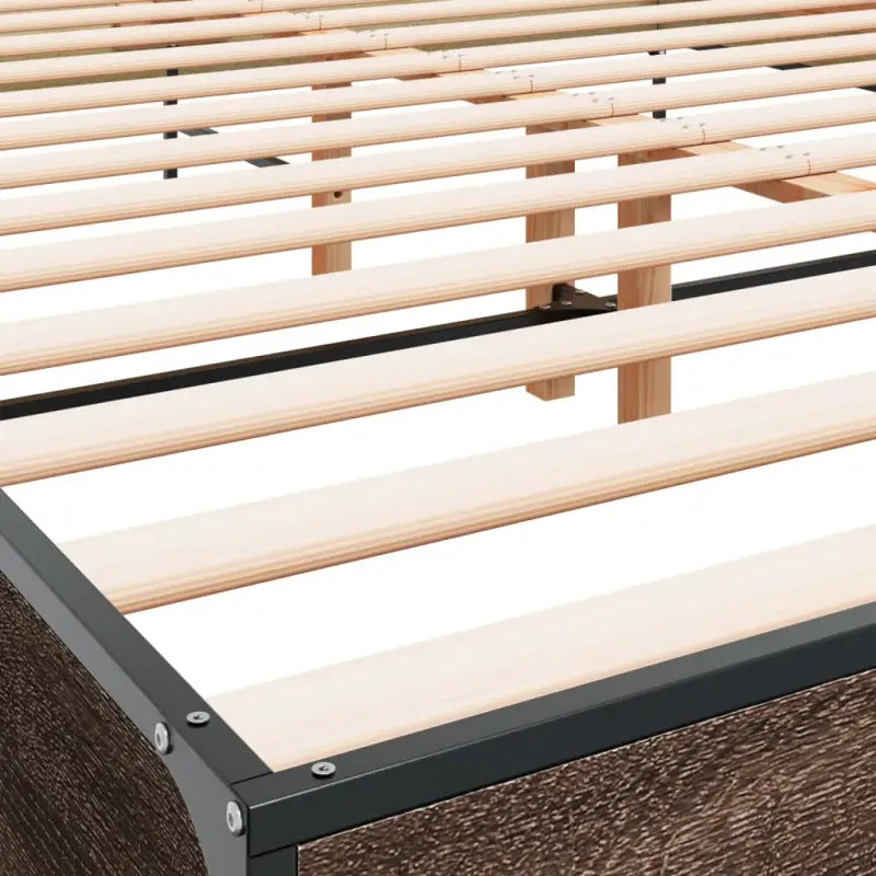 Bedframe van bewerkt hout voor een stabiele en duurzame slaapruimte - Bedden & bedframes