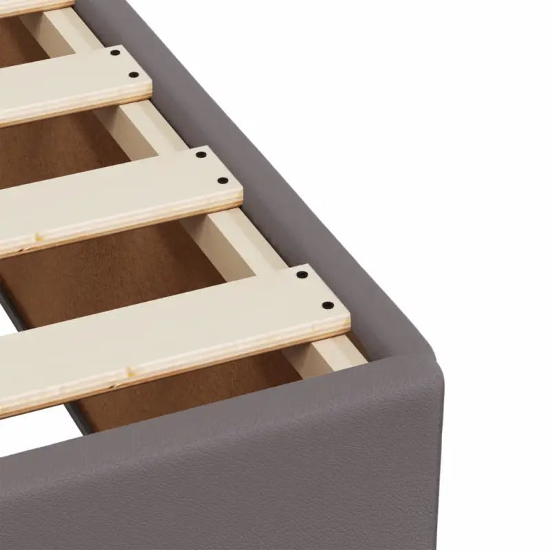 Bedframe van massief Grenenhout voor een duurzame en stijlvolle slaapkamer - Bedden & bedframes