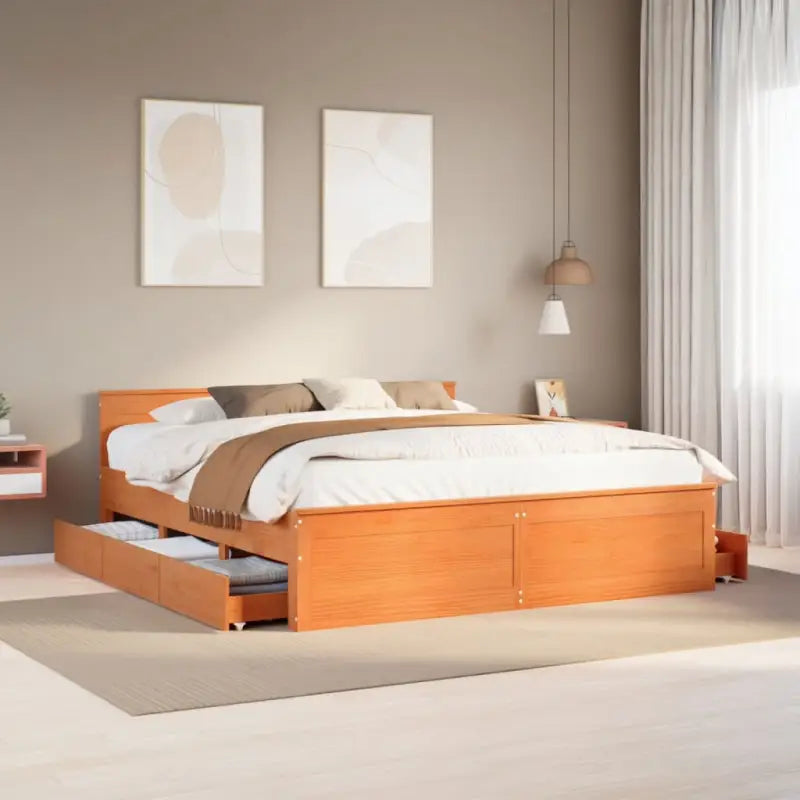 Bedframe van massief grenenhout voor een stabiele nachtrust - Wasbruin / 200 x 200 cm - Bedden & bedframes