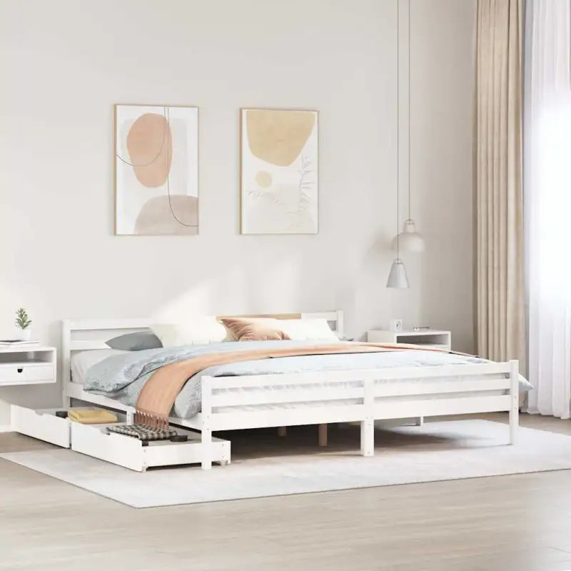Bedframe van massief grenenhout voor een stabiele slaapplek - Wit / 200 x 200 cm - Bedden & bedframes