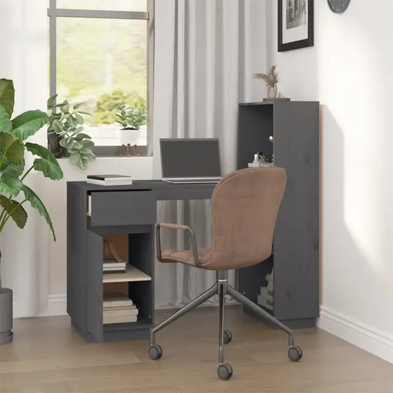 Bureau van massief grenenhout met decoratieve en praktische functies - Bureaus