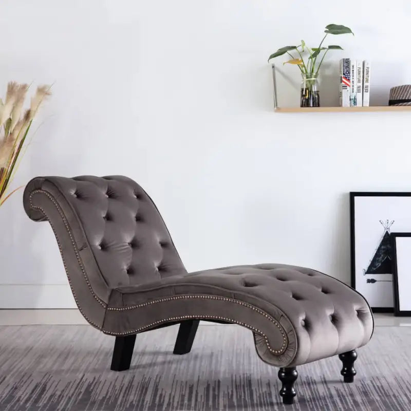 Comfortabele chaise longue met zachte fluwelen bekleding voor thuis - Chaises longues