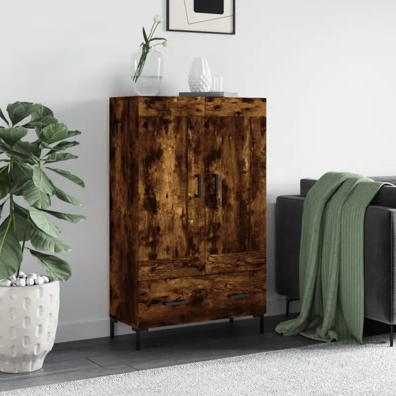 Hoge kast van bewerkt hout met duurzame en unieke charme - Dressoirs & buffetkasten