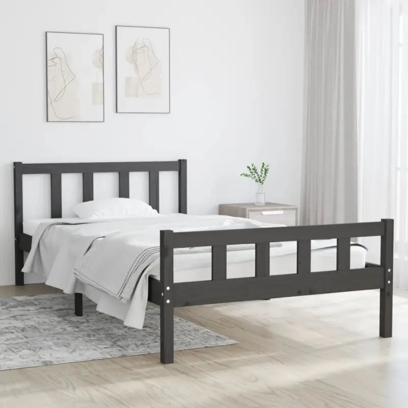 Klassiek bedframe van massief grenenhout voor een tijdloze slaapkamer uitstraling - Grijs / 100 x 200 cm - Bedden &