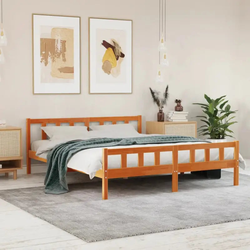 Klassiek bedframe van massief grenenhout voor een tijdloze slaapkamer uitstraling - Bruin / 180 x 200 cm - Bedden &