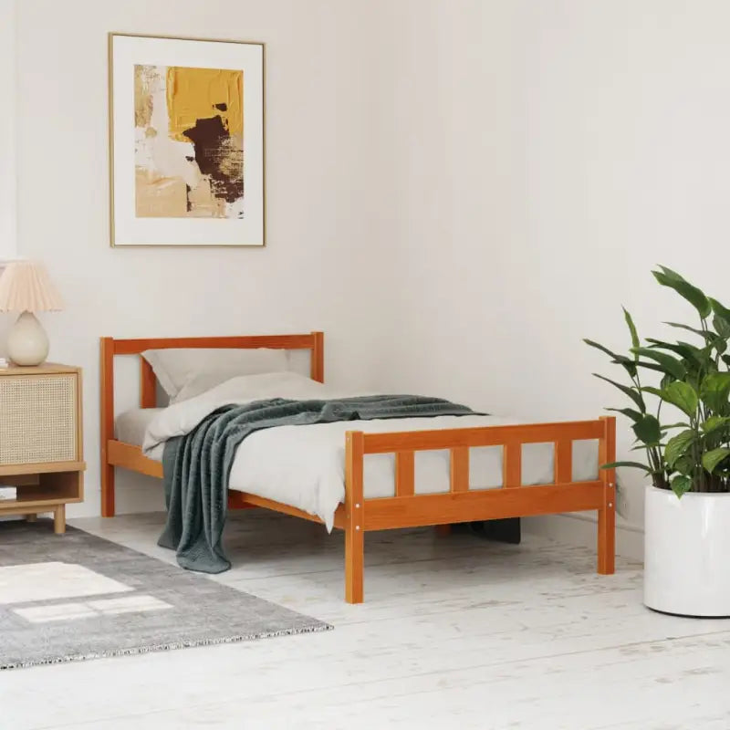 Klassiek bedframe van massief grenenhout voor een tijdloze slaapkamer uitstraling - Bruin / 90 x 190 cm - Bedden &