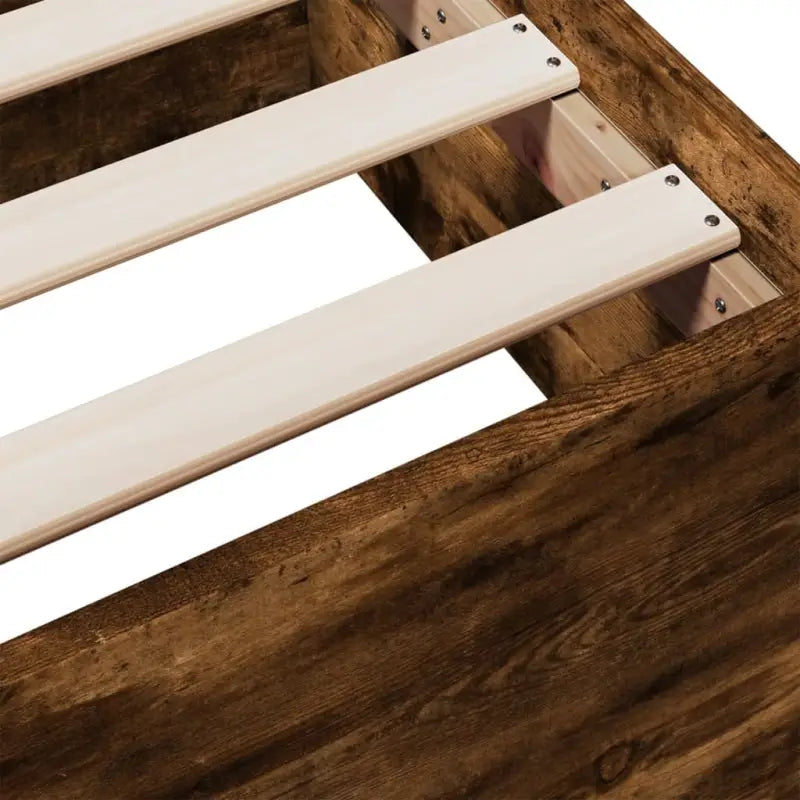 Moderne bedframe met lades van bewerkt hout voor een stijlvolle slaapkamer - Bedden & bedframes