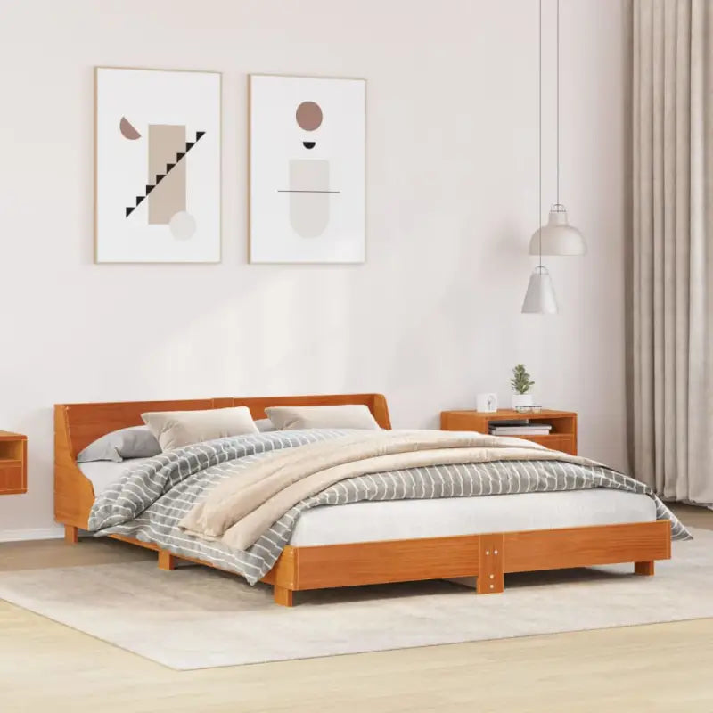 Moderne houten bedframe van massief grenenhout voor een strakke slaapkamer - Wasbruin / 135 x 190 cm - Bedden &