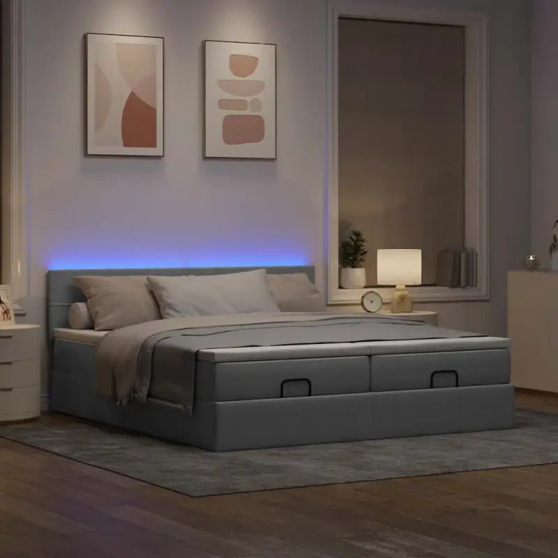 Ottomaanse bed met ruime opbergruimte in lichtgrijs materiaal - Bedden & bedframes
