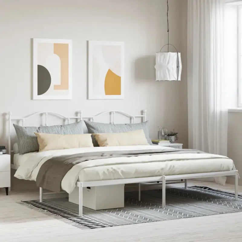 Robuust metalen bedframe met extra opbergruimte en tijdloos design - Wit / 200 x 200 cm / met hoofdbord - Bedden &