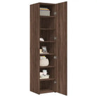 Trendy hoge kast van bewerkt hout met elegante uitstraling - Dressoirs & buffetkasten