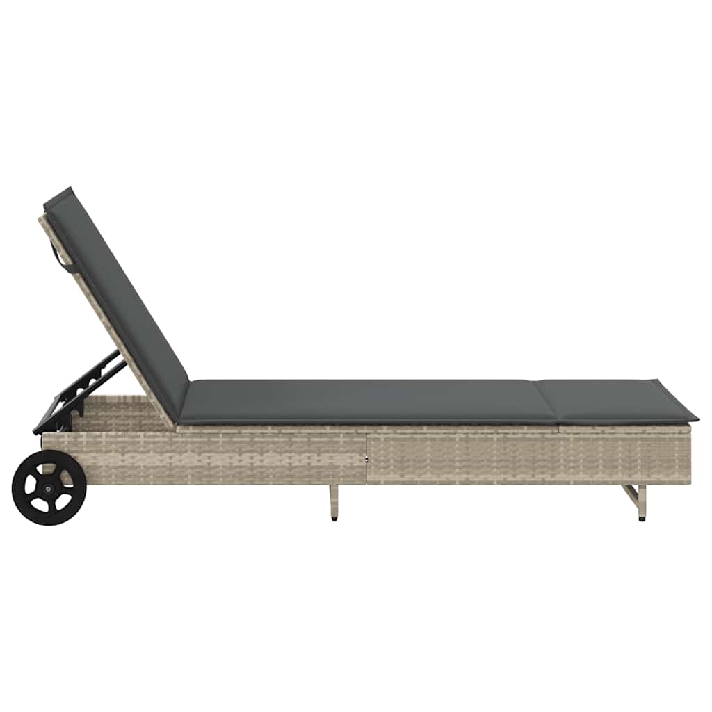 vidaXL Ligbed met wielen en kussen poly rattan beige - Aashly