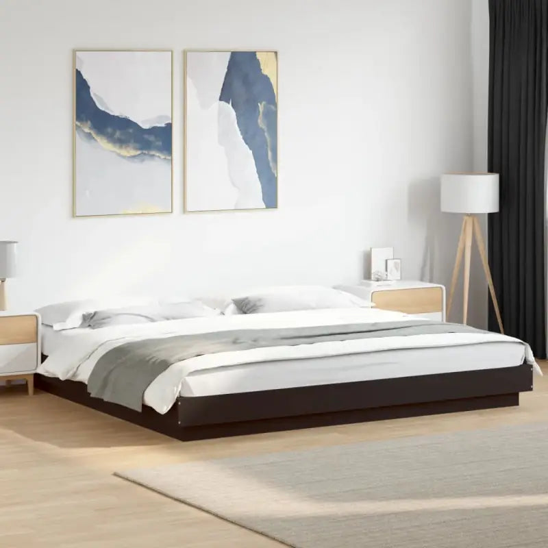 Bed met RGB LED-verlichting en bewerkt hout voor een stabiele nachtrust - Zwart / 180 x 200 cm - Bedden & bedframes