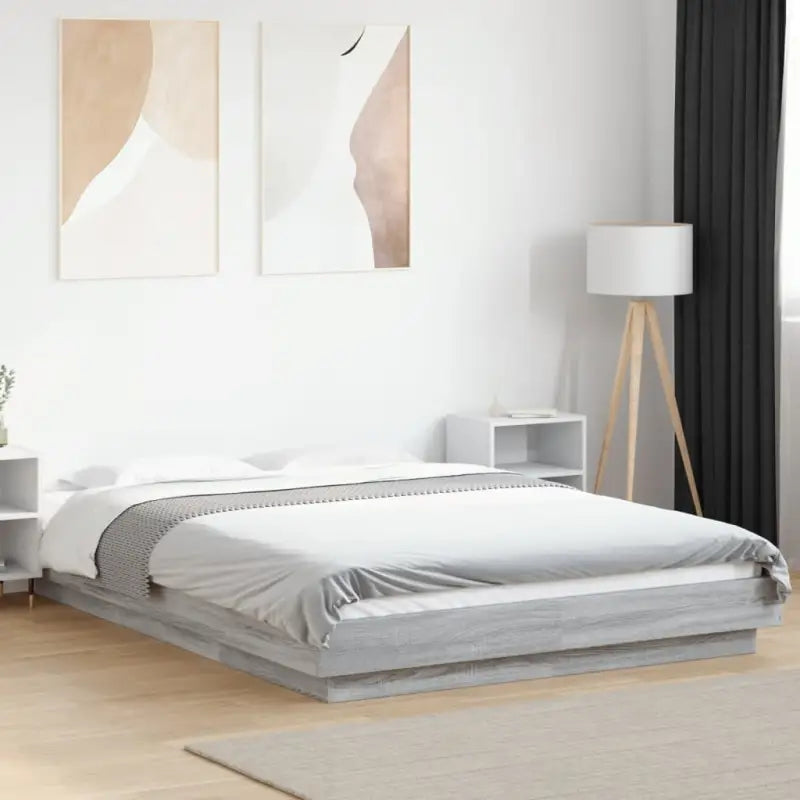 Bed met RGB LED-verlichting en bewerkt hout voor een stabiele nachtrust - Grijs sonoma / 135 x 190 cm - Bedden &