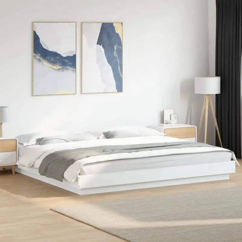 Bed met RGB LED-verlichting en bewerkt hout voor een stabiele nachtrust - Wit / 200 x 200 cm - Bedden & bedframes