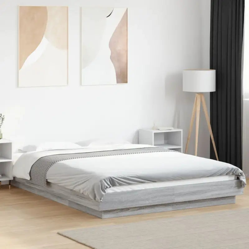 Bed met RGB LED-verlichting en bewerkt hout voor een stabiele nachtrust - Grijs sonoma / 140 x 200 cm - Bedden &