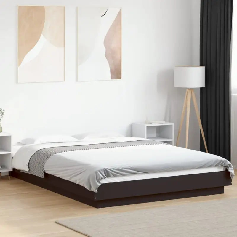 Bed met RGB LED-verlichting en bewerkt hout voor een stabiele nachtrust - Zwart / 135 x 190 cm - Bedden & bedframes