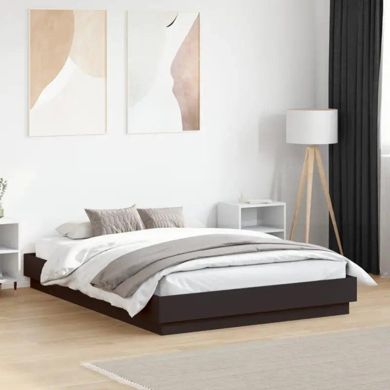 Bedframe in Grijs Sonoma met duurzaam bewerkt hout voor comfortabele nachten - Zwart / 135 x 190 cm - Bedden & bedframes