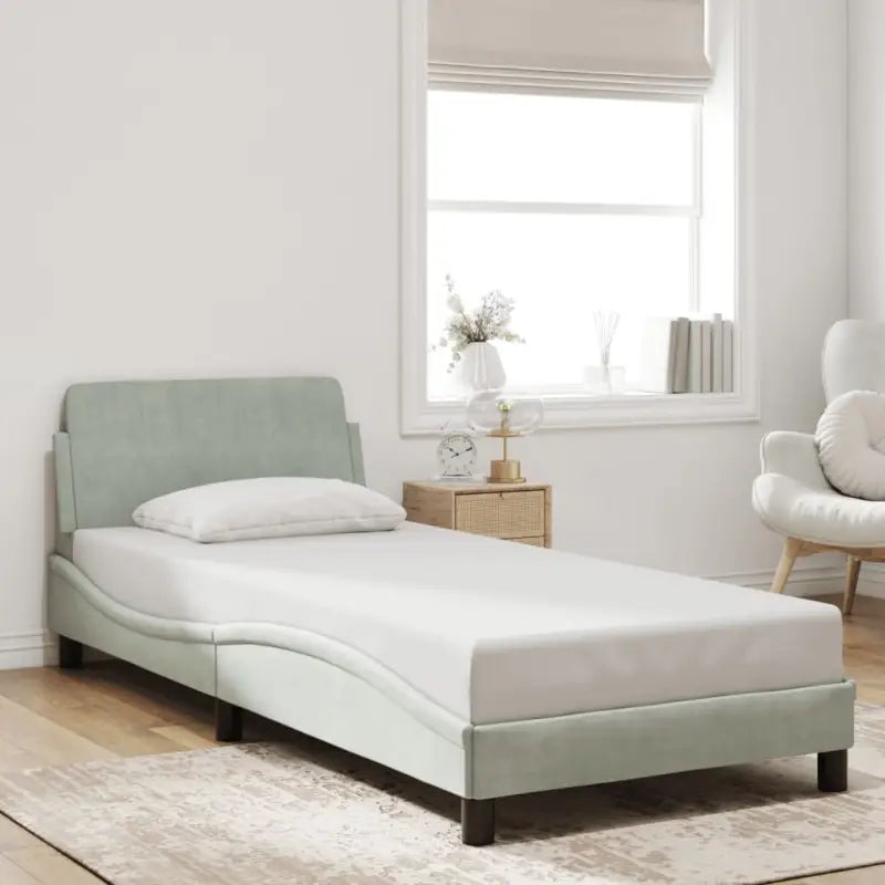 Bedframe met hoofdeinde en multiplex lattenbodem in zacht fluweel - Lichtgrijs / 80 x 200 cm - Bedden & bedframes