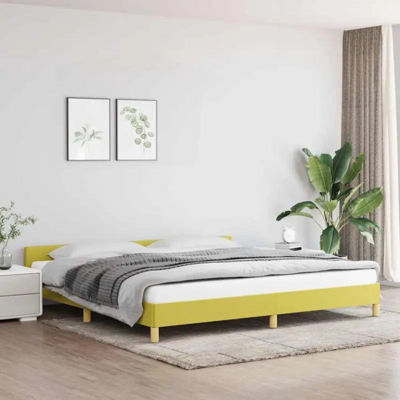 Bedframe met hoofdeinde en multiplex lattenbodem voor comfortabele nachtrust - Groen / 200 x 200 cm - Bedden & bedframes