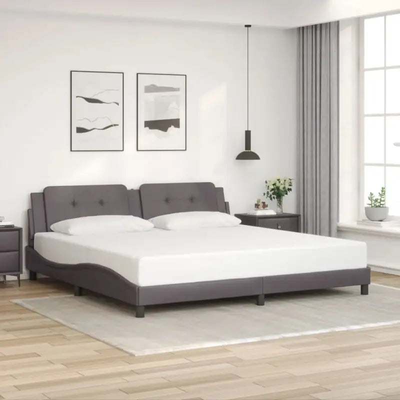 Bedframe met hoofdeinde in grijs materiaal en multiplex lattenbodem - Bedden & bedframes