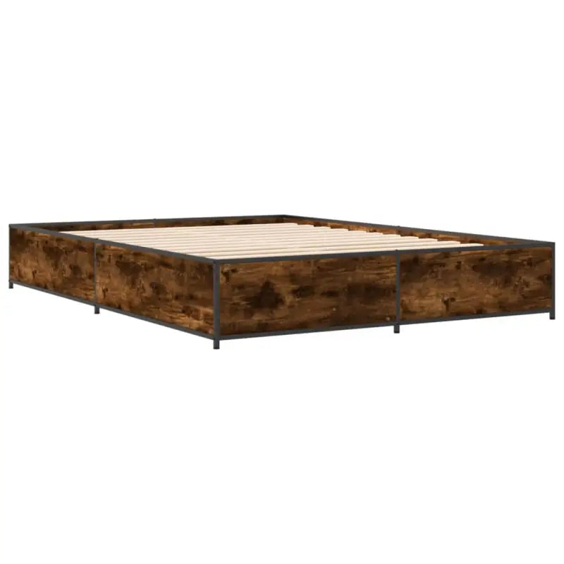 Bedframe met metalen poten en multiplex lattenbodem van bewerkt hout - Bedden & bedframes