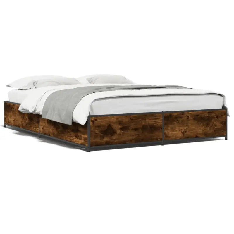 Bedframe met metalen poten en multiplex lattenbodem van bewerkt hout - Bedden & bedframes