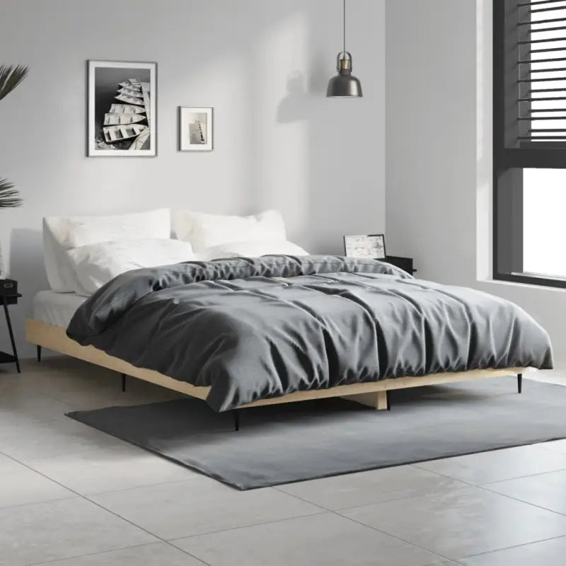 Bedframe met metalen poten en multiplex lattenbodem voor goede nachtrust - Sonoma eiken / 135 x 190 cm - Bedden &