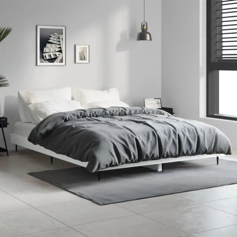 Bedframe met metalen poten en multiplex lattenbodem voor goede nachtrust - Hoogglans wit / 135 x 190 cm - Bedden &