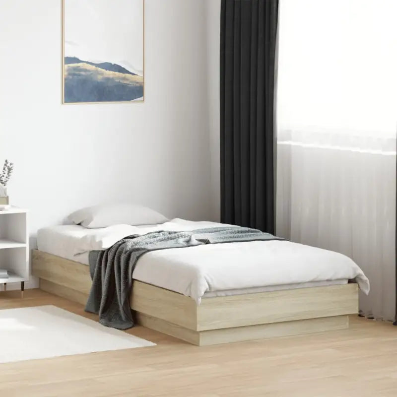 Bedframe van bewerkt hout in grijs sonoma voor een stabiele slaapkamer - Sonoma eiken / 75 x 190 cm - Bedden & bedframes