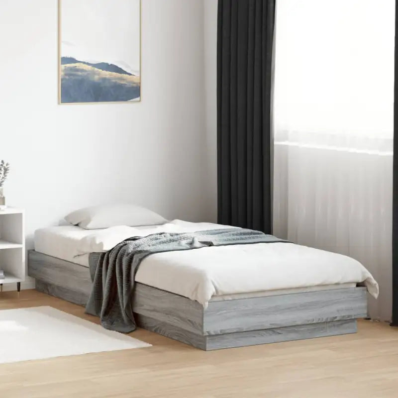 Bedframe van bewerkt hout in grijs sonoma voor een stabiele slaapkamer - Bedden & bedframes