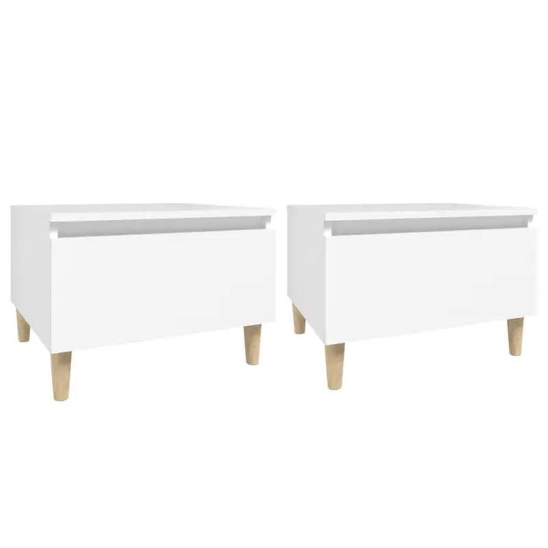 Bijzettafels met bewerkt hout en houten poten voor een Scandinavisch interieur - Bijzettafels