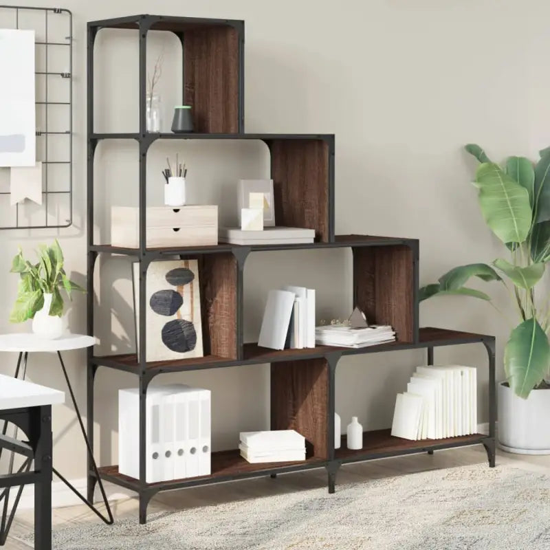 Boekenkast met stevige constructie en bewerkt hout voor interieur zoekend - Boekenkasten
