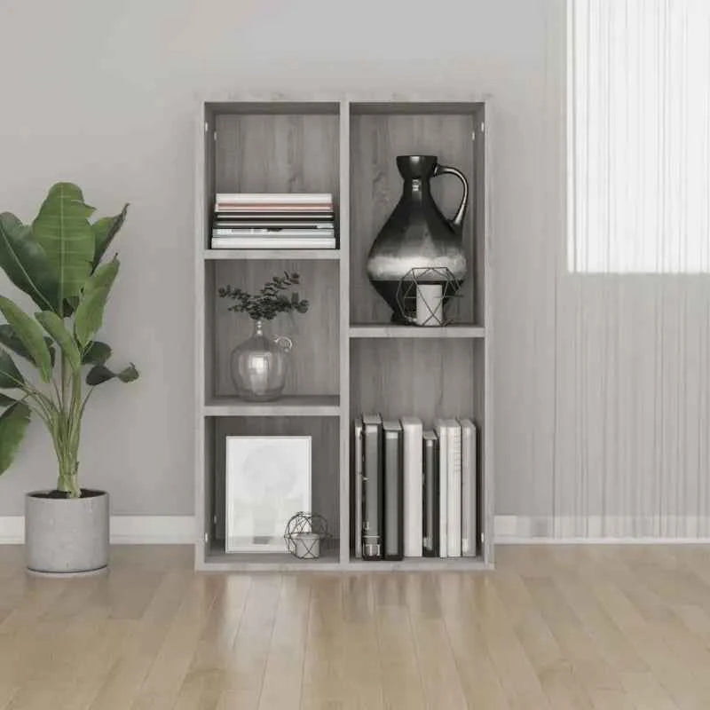 Boekenkast van bewerkt hout met klassiek en strak ontwerp