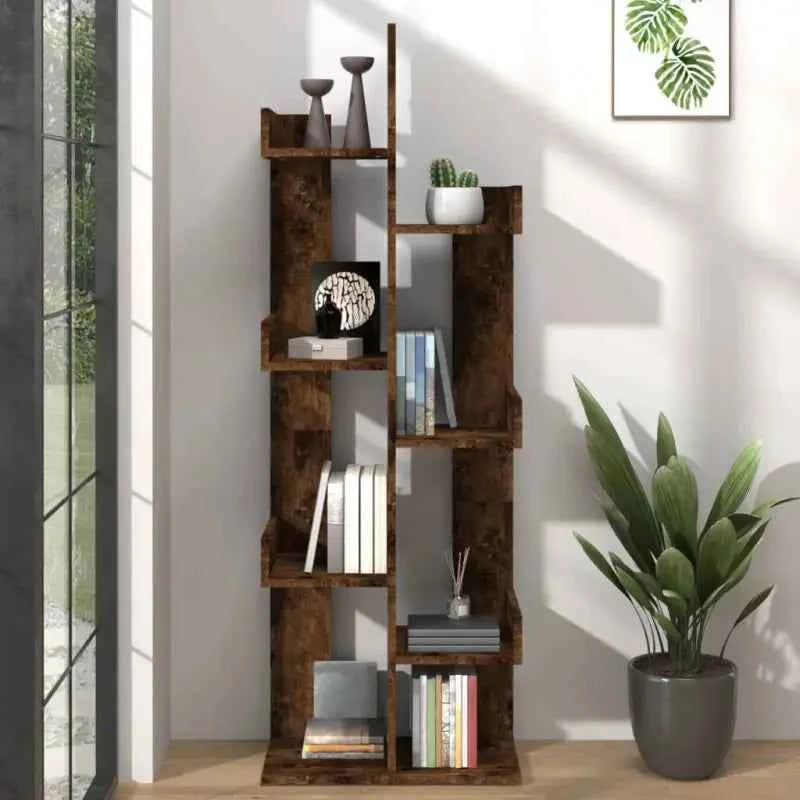 Boekenkasten in bewerkt hout met ruime vakken voor boeken en decoratie
