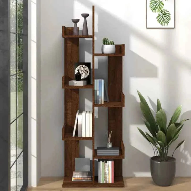 Boekenkasten in bewerkt hout met ruime vakken voor boeken en decoratie