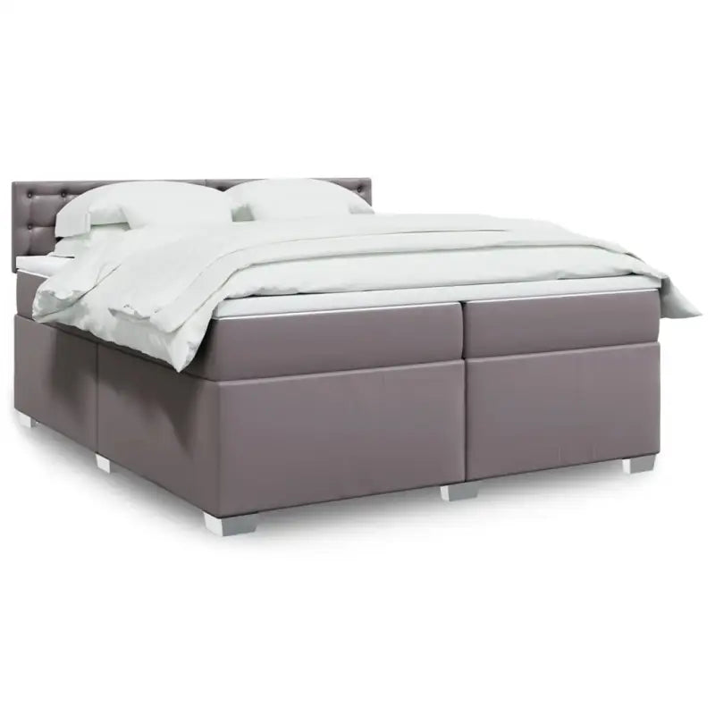 Boxspringbed in grijs materiaal met massief grenenhout en vullingsendracht - Grijs / 200 x 200 cm / knoppwn - Bedden &