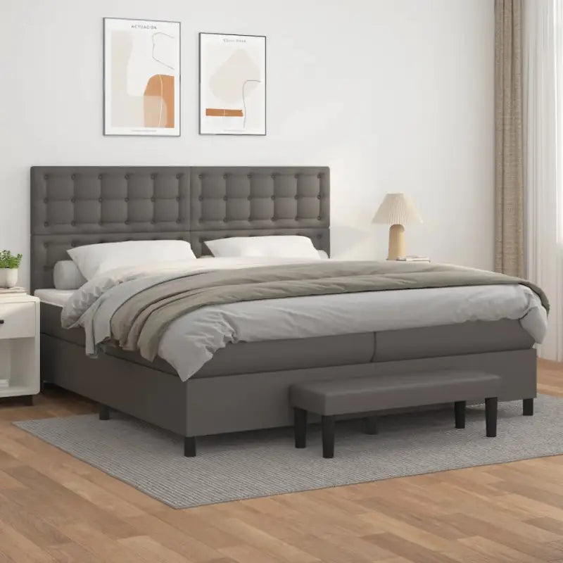 Boxspringbed met hoogwaardig kunstleer in grijs materiaal voor rustgevende nachten - Grijs / 200 x 200 cm / knoppwn