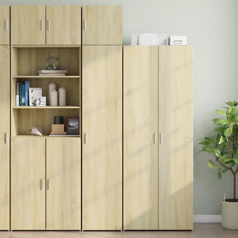 Decoratieve wandkast van bewerkt hout voor een stevige en stijlvolle uitstraling - Dressoirs & buffetkasten