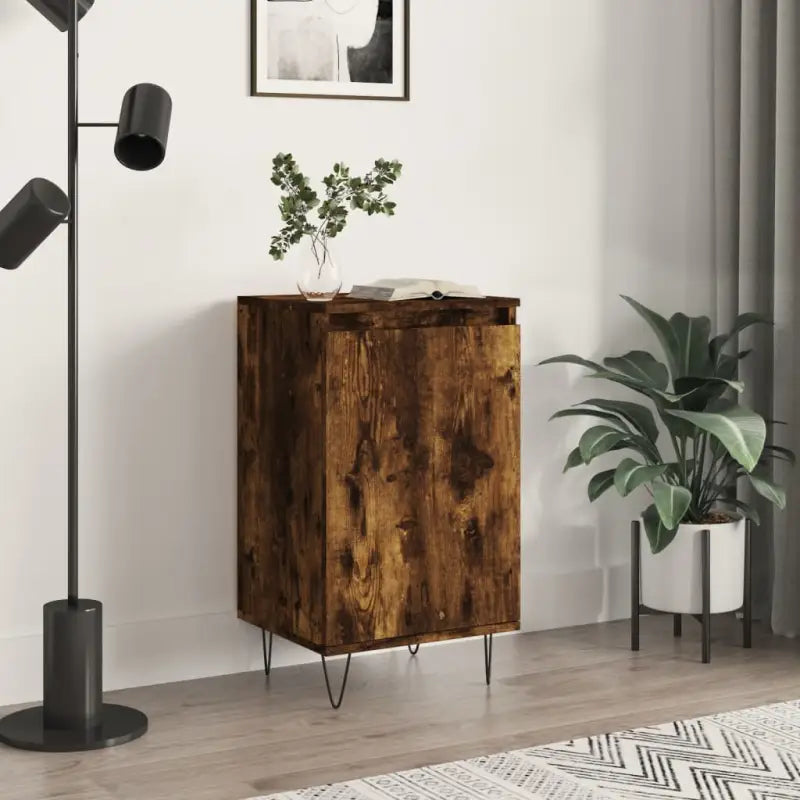 Dressoir met metalen poten en bewerkt hout voor een tijdloze uitstraling - Dressoirs & buffetkasten