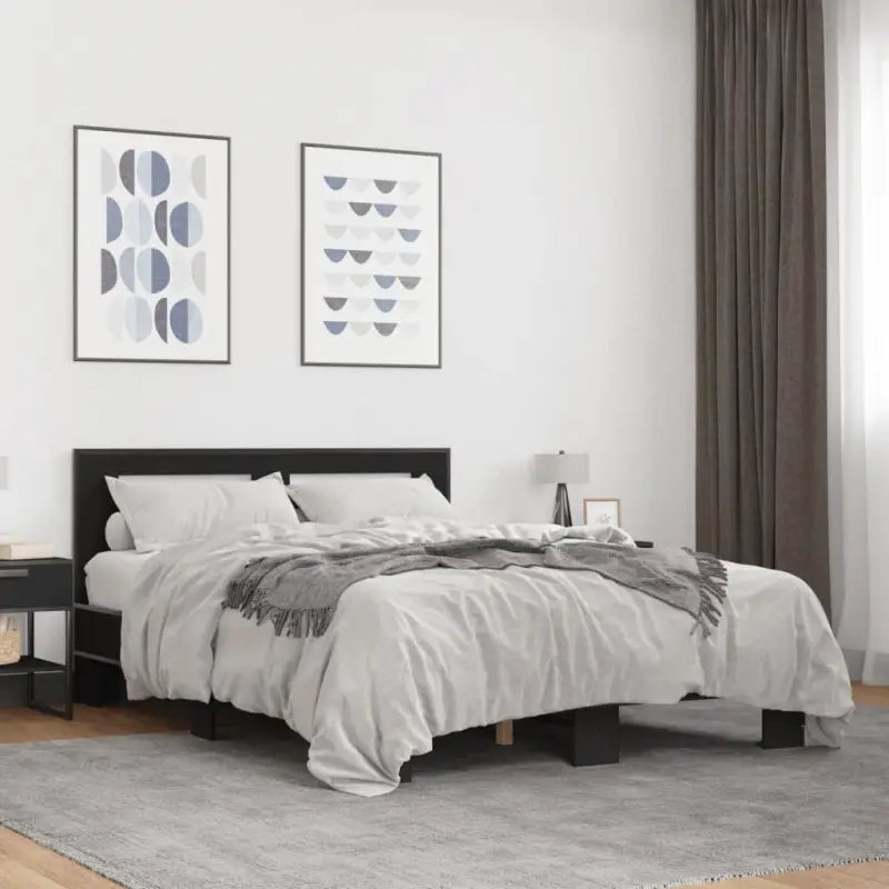 Duurzaam bedframe met bewerkt hout en multiplex lattenbodem - Zwart / 140 x 190 cm - Bedden & bedframes