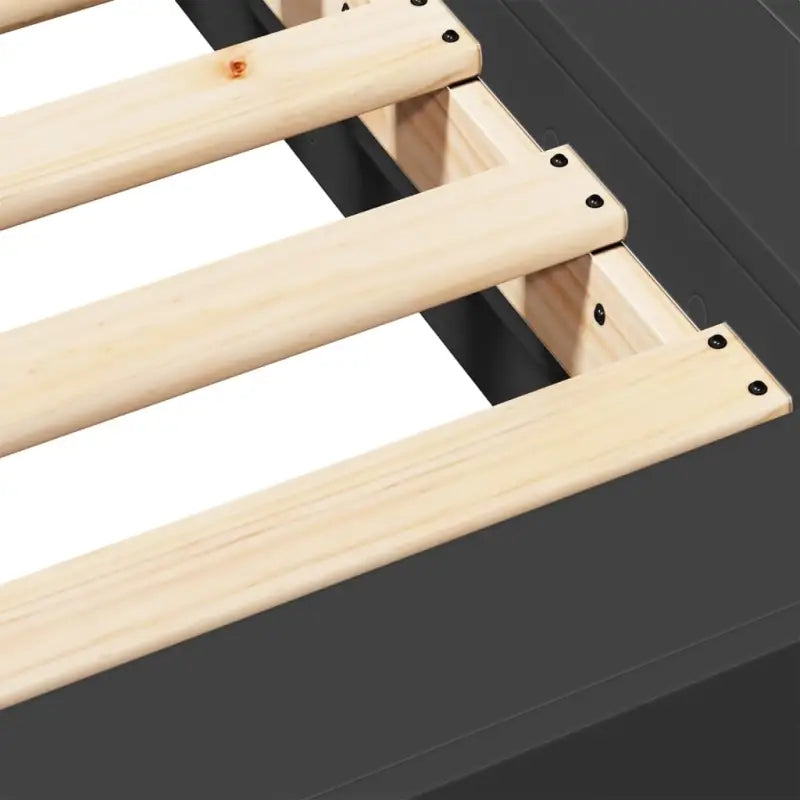 Duurzaam bedframe van bewerkt hout voor een goede nachtrust - Bedden & bedframes