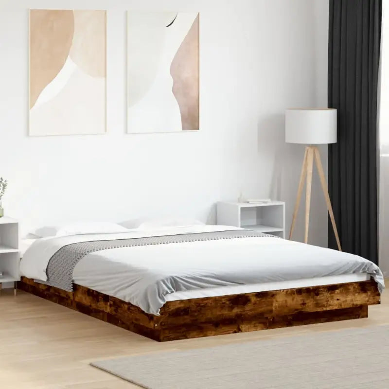 Duurzaam bedframe van bewerkt hout voor een goede nachtrust - Gerookt eiken / 135 x 190 cm - Bedden & bedframes