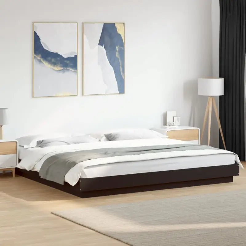 Duurzaam bedframe van bewerkt hout voor een goede nachtrust - Zwart / 200 x 200 cm - Bedden & bedframes