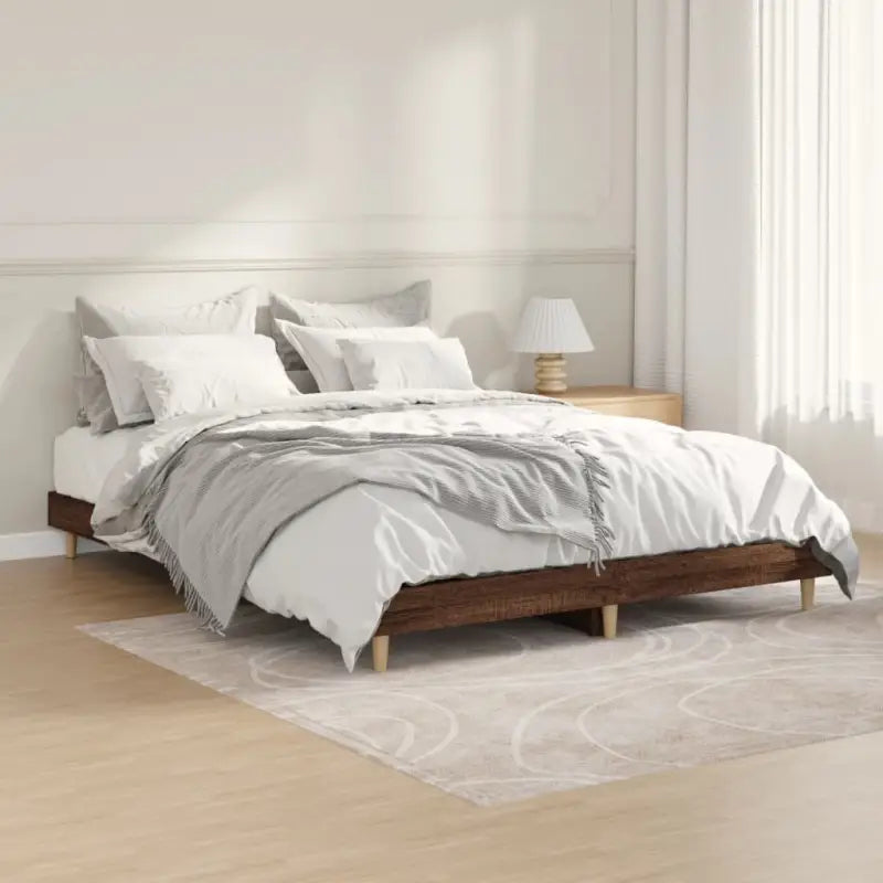 Duurzaam bewerkt hout bedframe met multiplex lattenbodem voor rust - bruin eikenkleur / 135 x 190 cm - Bedden &
