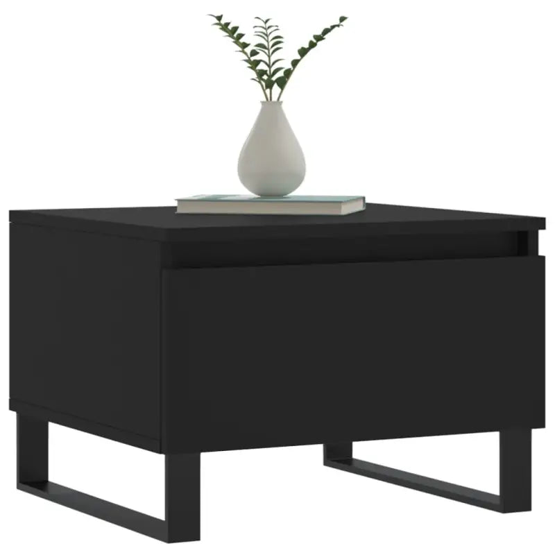 Eetkamertafel met bewerkt hout en metalen poten voor stijl en duurzaamheid - Salontafels