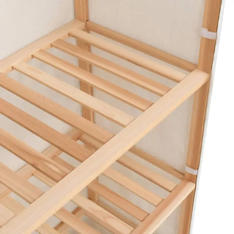 Functionele kledingkast met opbergruimte en warme uitstraling - Kledingkasten