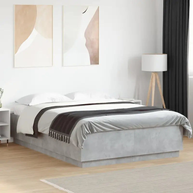 Grijs Sonoma bedframe van bewerkt hout voor een goede nachtrust - Betongrijs / 150 x 200 cm - Bedden & bedframes