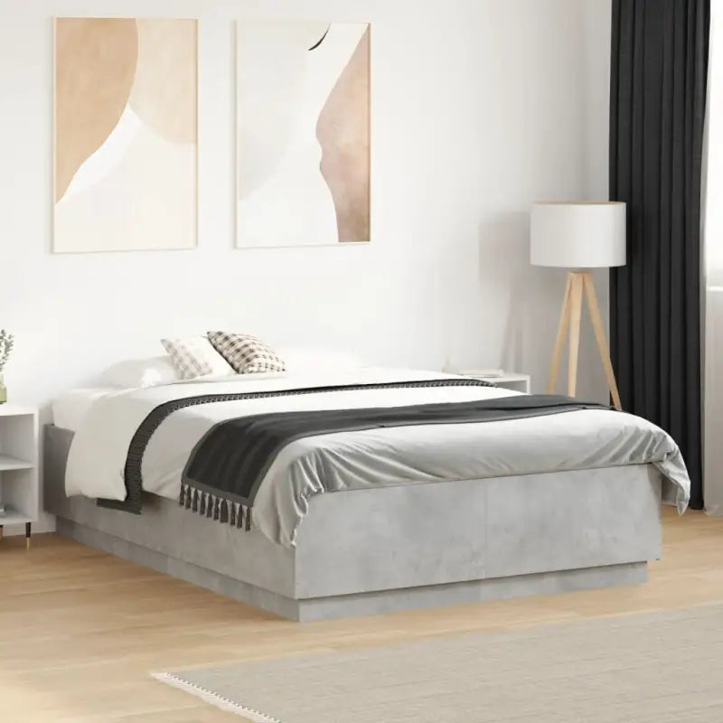 Grijs Sonoma bedframe van bewerkt hout voor een goede nachtrust - Betongrijs / 135 x 190 cm - Bedden & bedframes